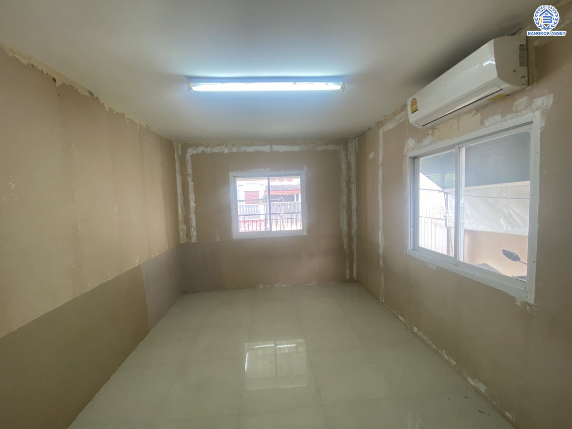 *****บ้านเดี่ยวมือสองนนทบุรี โครงการ พฤกษาวิลเลจ11 รัตนาธิเบศร์ เนื้อที่กว้างถึง 50.10 ตร.ว. ฟังก์ชัน 4 ห้องนอน 2 ห้องน้ำ 1 ที่จอดรถ แถมฟรี! เครื่องปรับอากาศ บนทำเลดี เดินทางสะดวก เชื่อมต่อถนนรัตนาธิเบศร์ และถนนราชพฤกษ์ ใกล้รถไฟฟ้าสายสีม่วง "สถานีบางรักน้อยท่าอิฐ" จองเลย!