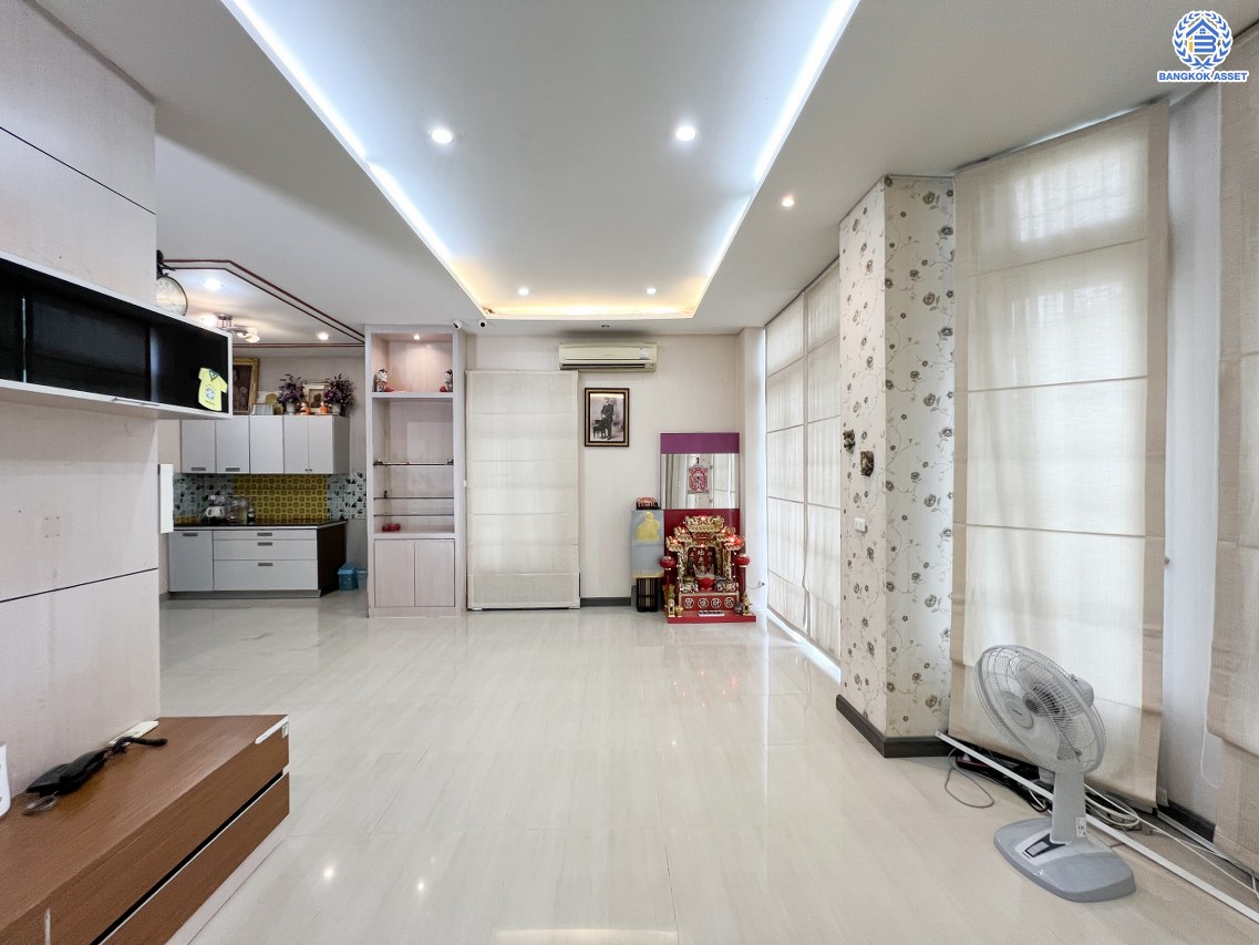 บ้านเดี่ยวมือสองนนทบุรี โครงการ เดอะซิตี้1 ปิ่นเกล้า-พระราม5-นครอินทร์ หลังมุม เนื้อที่ 64.80 ตร.ว. ฟังก์ชัน 3 ห้องนอน 3 ห้องน้ำ 2 ที่จอดรถ ทำเลดี เชื่อมต่อถนนนครอินทร์ ถนนกาญจนาภิเษก ถนนราชพฤกษ์ ใกล้รถไฟฟ้าสายสีม่วง "สถานีแยกติวานนท์" จองเลย...