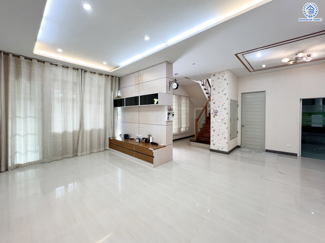 บ้านเดี่ยวมือสองนนทบุรี โครงการ เดอะซิตี้1 ปิ่นเกล้า-พระราม5-นครอินทร์ หลังมุม เนื้อที่ 64.80 ตร.ว. ฟังก์ชัน 3 ห้องนอน 3 ห้องน้ำ 2 ที่จอดรถ ทำเลดี เชื่อมต่อถนนนครอินทร์ ถนนกาญจนาภิเษก ถนนราชพฤกษ์ ใกล้รถไฟฟ้าสายสีม่วง "สถานีแยกติวานนท์" จองเลย...