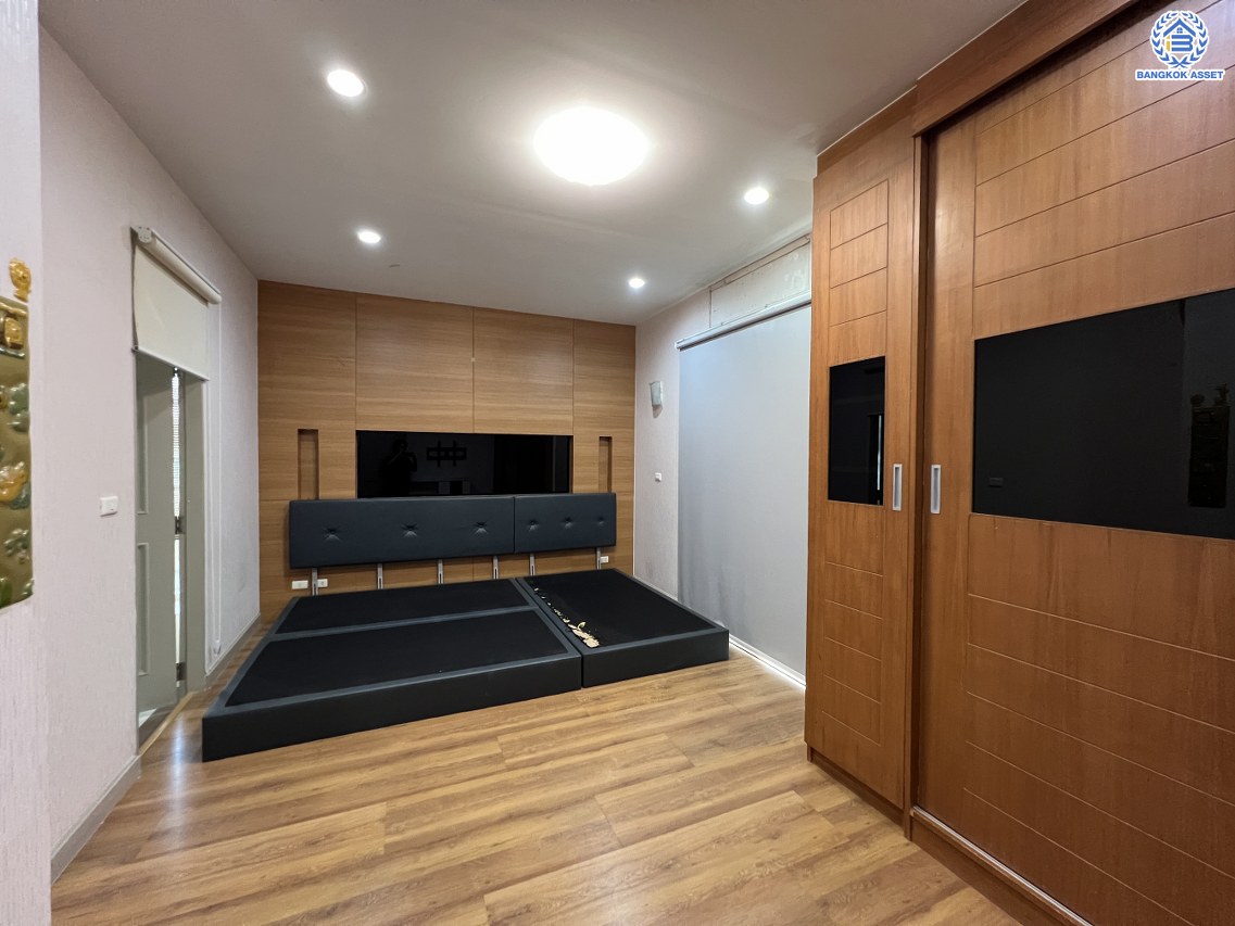 บ้านเดี่ยวมือสองนนทบุรี โครงการ เดอะซิตี้1 ปิ่นเกล้า-พระราม5-นครอินทร์ หลังมุม เนื้อที่ 64.80 ตร.ว. ฟังก์ชัน 3 ห้องนอน 3 ห้องน้ำ 2 ที่จอดรถ ทำเลดี เชื่อมต่อถนนนครอินทร์ ถนนกาญจนาภิเษก ถนนราชพฤกษ์ ใกล้รถไฟฟ้าสายสีม่วง "สถานีแยกติวานนท์" จองเลย...