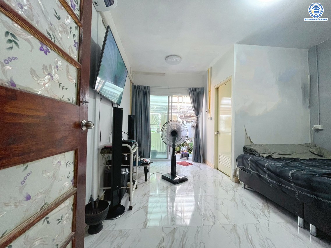 *****ทาวน์เฮ้าส์มือสอง  ม.ศรีมณฑล ทวีวัฒนา เนื้อที่ดิน 24.30 ตร.ว. พื้นที่ใช้สอย 120 ตร.ม. ฟังก์ชัน 3 ห้องนอน 3 ห้องน้ำ 1 ที่จอดรถ แถมฟรี! เครื่องปรับอากาศ, เครื่องทำน้ำอุ่น บนทำเลแห่งการเดินทาง เชื่อมต่อถนนพุทธมณฑลสาย4, ถนนอุทยาน, ถนนบรมราชชนี, ถนนเพชรเกษม  ใกล้จุดขึ้นทางด่วน "พระราม 2" และใกล้เซ็นทรัลศาลายา