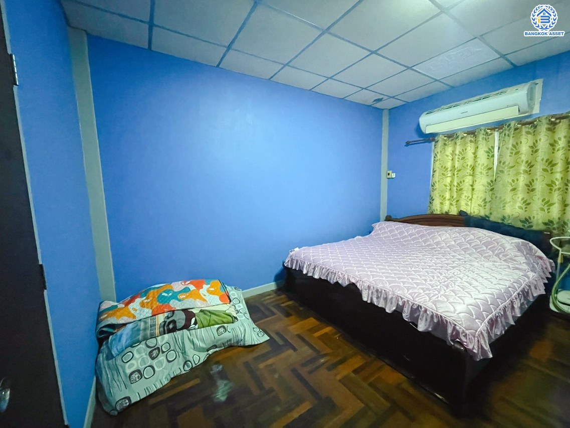 *****ทาวน์เฮ้าส์มือสอง  ม.ศรีมณฑล ทวีวัฒนา เนื้อที่ดิน 24.30 ตร.ว. พื้นที่ใช้สอย 120 ตร.ม. ฟังก์ชัน 3 ห้องนอน 3 ห้องน้ำ 1 ที่จอดรถ แถมฟรี! เครื่องปรับอากาศ, เครื่องทำน้ำอุ่น บนทำเลแห่งการเดินทาง เชื่อมต่อถนนพุทธมณฑลสาย4, ถนนอุทยาน, ถนนบรมราชชนี, ถนนเพชรเกษม  ใกล้จุดขึ้นทางด่วน "พระราม 2" และใกล้เซ็นทรัลศาลายา