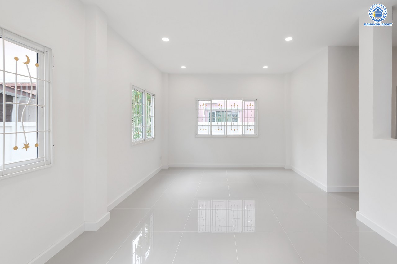 บ้านมือสองตกแต่งใหม่ โครงการ แลนซิโอ เพชรเกษม77 เนื้อที่ 50.00 ตร.ว. พื้นที่ใช้สอย 166.41 ตร.ม. ฟังก์ชันครบครัน 3 ห้องนอน 2 ห้องน้ำ 1 ที่จอดรถ บนทำเลเชื่อมต่อ ถนนเพชรเกษม ถนนกาญจนาภิเษก ถนนพุทธสาคร ถนนพุทธมณฑลสาย4 ใกล้ The Mall บางแค และใกล้รถไฟฟ้าสายสีน้ำเงิน "สถานีหลักสอง"