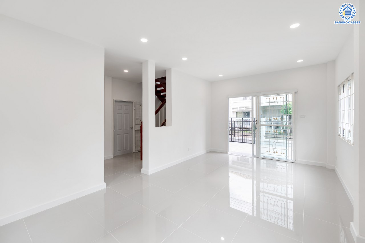 บ้านมือสองตกแต่งใหม่ โครงการ แลนซิโอ เพชรเกษม77 เนื้อที่ 50.00 ตร.ว. พื้นที่ใช้สอย 166.41 ตร.ม. ฟังก์ชันครบครัน 3 ห้องนอน 2 ห้องน้ำ 1 ที่จอดรถ บนทำเลเชื่อมต่อ ถนนเพชรเกษม ถนนกาญจนาภิเษก ถนนพุทธสาคร ถนนพุทธมณฑลสาย4 ใกล้ The Mall บางแค และใกล้รถไฟฟ้าสายสีน้ำเงิน "สถานีหลักสอง"