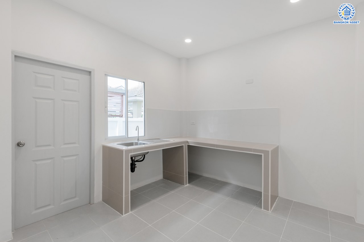 บ้านมือสองตกแต่งใหม่ โครงการ แลนซิโอ เพชรเกษม77 เนื้อที่ 50.00 ตร.ว. พื้นที่ใช้สอย 166.41 ตร.ม. ฟังก์ชันครบครัน 3 ห้องนอน 2 ห้องน้ำ 1 ที่จอดรถ บนทำเลเชื่อมต่อ ถนนเพชรเกษม ถนนกาญจนาภิเษก ถนนพุทธสาคร ถนนพุทธมณฑลสาย4 ใกล้ The Mall บางแค และใกล้รถไฟฟ้าสายสีน้ำเงิน "สถานีหลักสอง"