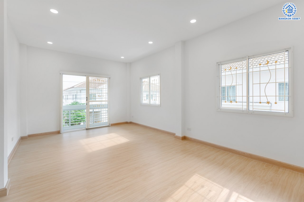 บ้านมือสองตกแต่งใหม่ โครงการ แลนซิโอ เพชรเกษม77 เนื้อที่ 50.00 ตร.ว. พื้นที่ใช้สอย 166.41 ตร.ม. ฟังก์ชันครบครัน 3 ห้องนอน 2 ห้องน้ำ 1 ที่จอดรถ บนทำเลเชื่อมต่อ ถนนเพชรเกษม ถนนกาญจนาภิเษก ถนนพุทธสาคร ถนนพุทธมณฑลสาย4 ใกล้ The Mall บางแค และใกล้รถไฟฟ้าสายสีน้ำเงิน "สถานีหลักสอง"