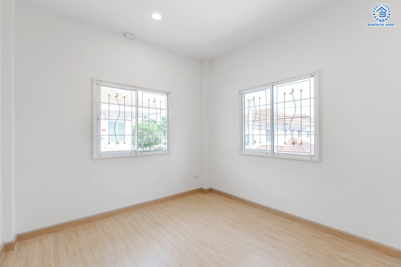 บ้านมือสองตกแต่งใหม่ โครงการ แลนซิโอ เพชรเกษม77 เนื้อที่ 50.00 ตร.ว. พื้นที่ใช้สอย 166.41 ตร.ม. ฟังก์ชันครบครัน 3 ห้องนอน 2 ห้องน้ำ 1 ที่จอดรถ บนทำเลเชื่อมต่อ ถนนเพชรเกษม ถนนกาญจนาภิเษก ถนนพุทธสาคร ถนนพุทธมณฑลสาย4 ใกล้ The Mall บางแค และใกล้รถไฟฟ้าสายสีน้ำเงิน "สถานีหลักสอง"