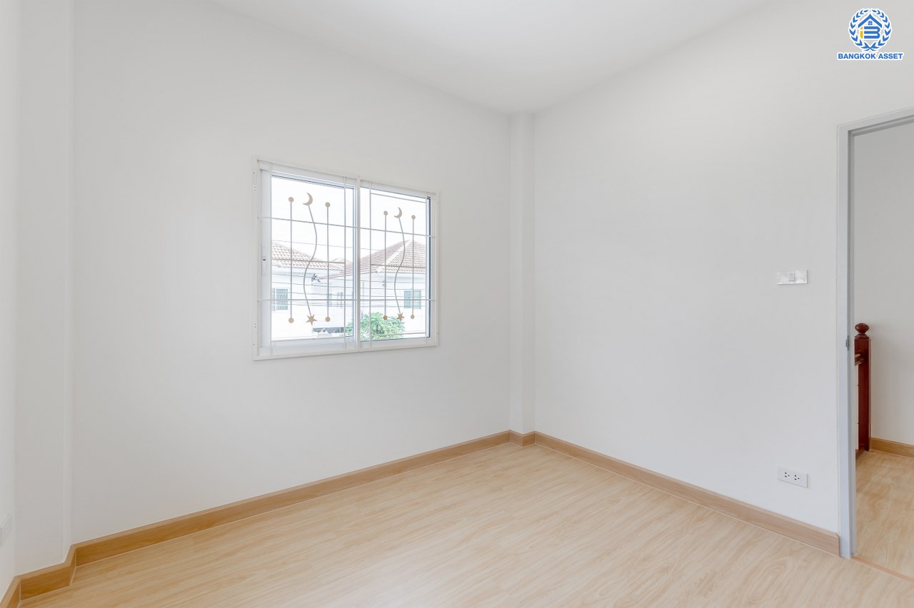 บ้านมือสองตกแต่งใหม่ โครงการ แลนซิโอ เพชรเกษม77 เนื้อที่ 50.00 ตร.ว. พื้นที่ใช้สอย 166.41 ตร.ม. ฟังก์ชันครบครัน 3 ห้องนอน 2 ห้องน้ำ 1 ที่จอดรถ บนทำเลเชื่อมต่อ ถนนเพชรเกษม ถนนกาญจนาภิเษก ถนนพุทธสาคร ถนนพุทธมณฑลสาย4 ใกล้ The Mall บางแค และใกล้รถไฟฟ้าสายสีน้ำเงิน "สถานีหลักสอง"