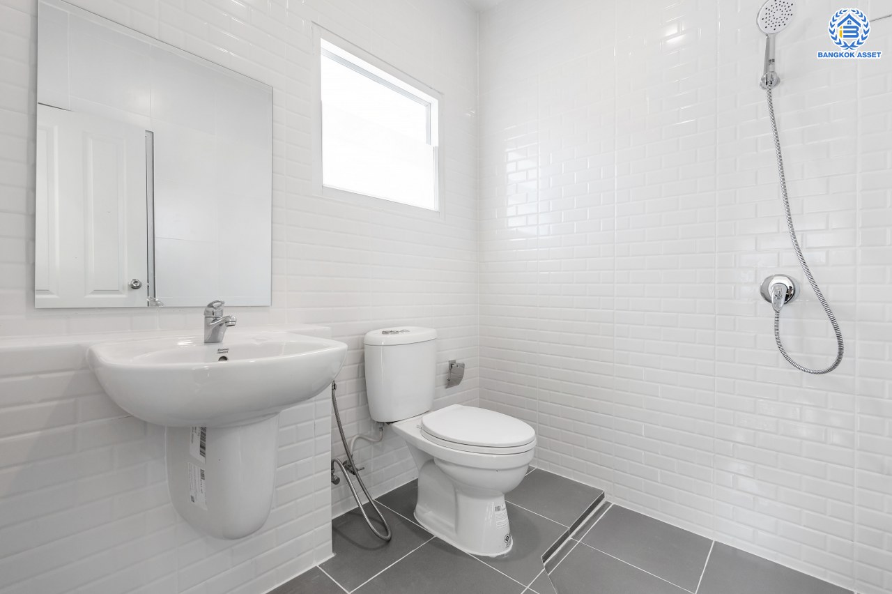 บ้านมือสองตกแต่งใหม่ โครงการ แลนซิโอ เพชรเกษม77 เนื้อที่ 50.00 ตร.ว. พื้นที่ใช้สอย 166.41 ตร.ม. ฟังก์ชันครบครัน 3 ห้องนอน 2 ห้องน้ำ 1 ที่จอดรถ บนทำเลเชื่อมต่อ ถนนเพชรเกษม ถนนกาญจนาภิเษก ถนนพุทธสาคร ถนนพุทธมณฑลสาย4 ใกล้ The Mall บางแค และใกล้รถไฟฟ้าสายสีน้ำเงิน "สถานีหลักสอง"