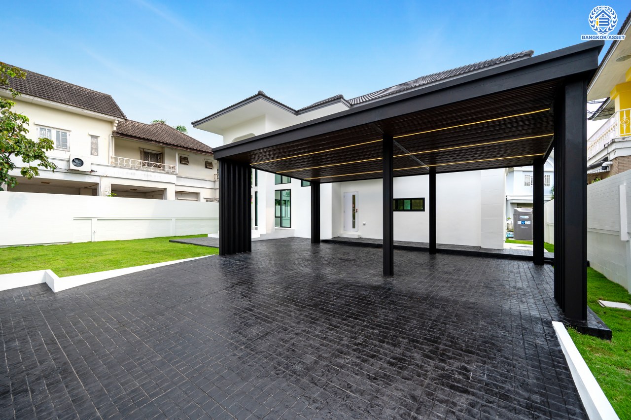 บ้านมือสองตกแต่งใหม่ โครงการ กฤษดานคร31 ปิ่นเกล้า ติดถนนบรมราชชนนี เนื้อที่กว้างถึง 99.00 ตร.ว. พื้นที่ใช้สอย 343.59 ตร.ม. พร้อมฟังก์ชัน 4 ห้องนอน 3 ห้องน้ำ จอดรถได้ 3 คัน บนทำเลเชื่อมต่อเมืองอย่างรวดเร็ว ใกล้ทางคู่ขนานลอยฟ้าบรมราชชนนี ทางด่วน "กาญจนาภิเษก" ม.มหิดล และเซ็นทรัลปิ่นเกล้า