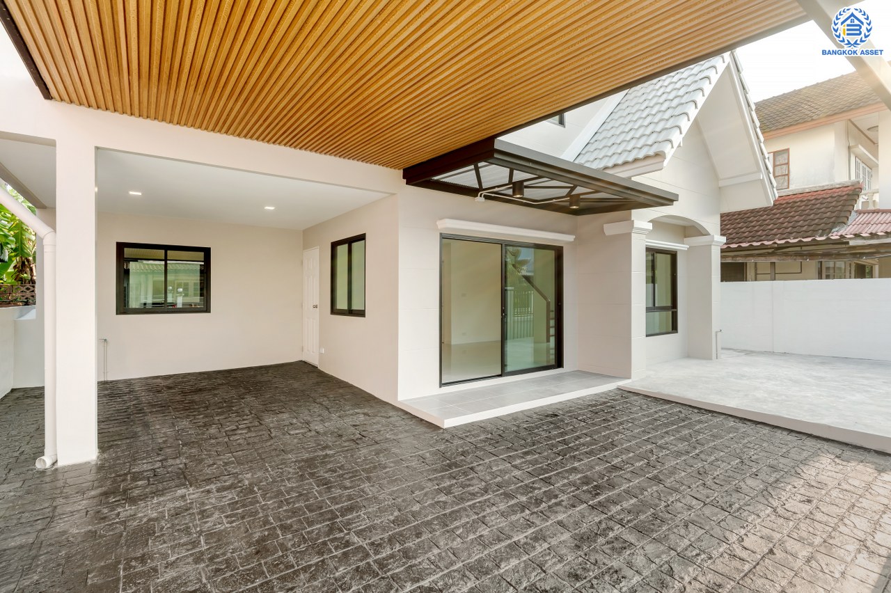 บ้านมือสองตกแต่งใหม่ โครงการ กฤษดานคร18 พุทธมณฑลสาย3 เนื้อที่ 40.00 ตร.ว. บนพื้นที่ใช้สอย 216.72 ตร.ม. ฟังก์ชัน 3 ห้องนอน 2 ห้องน้ำ จอดรถได้ 1 คัน บนทำเลศักยภาพเชื่อมต่อถนนพุทธมณฑลสาย3, ถนนบรมราชชนนี, ถนนอุทยาน, ถนนอักษะ, ถนนพุทธมณฑลสาย2  ใกล้เซ็นทรัลปิ่นเกล้า ม.มหิดล และทางด่วน "ศรีรัช"...