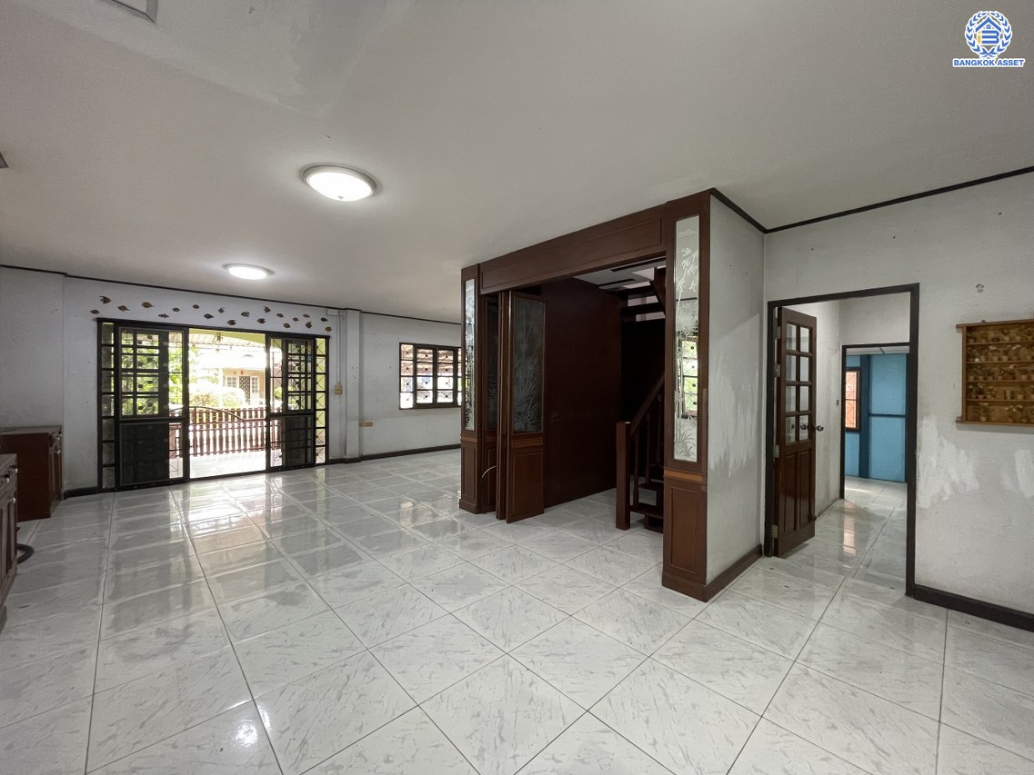 *****บ้านเดี่ยวมือสอง แบรนด์ Q.House โครงการ วรารมย์ เพชรเกษม69 หลังริม บนเนื้อที่ 119.60 ตร.ว. พื้นที่ใช้สอยกว้างถึง 180.00 ตร.ม. ฟังก์ชัน 4 ห้องนอน 2 ห้องน้ำ บนทำเลศักยภาพ เชื่อมต่อหลายเส้นทาง ใกล้โรงเรียนชั้นนำ กรพิทักษ์ศึกษา, สารสาสน์วิเทศบางบอน และ รถไฟฟ้าสายสีน้ำเงิน "สถานีหลักสอง"