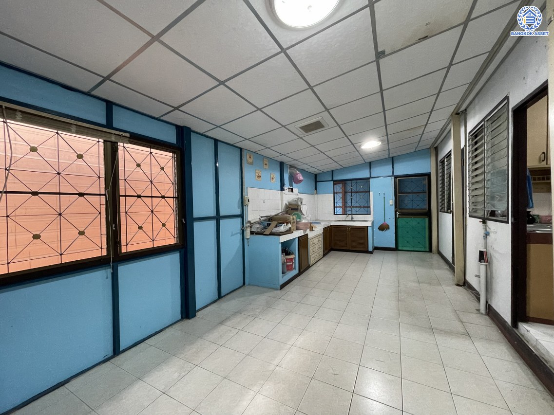 *****บ้านเดี่ยวมือสอง แบรนด์ Q.House โครงการ วรารมย์ เพชรเกษม69 หลังริม บนเนื้อที่ 119.60 ตร.ว. พื้นที่ใช้สอยกว้างถึง 180.00 ตร.ม. ฟังก์ชัน 4 ห้องนอน 2 ห้องน้ำ บนทำเลศักยภาพ เชื่อมต่อหลายเส้นทาง ใกล้โรงเรียนชั้นนำ กรพิทักษ์ศึกษา, สารสาสน์วิเทศบางบอน และ รถไฟฟ้าสายสีน้ำเงิน "สถานีหลักสอง"