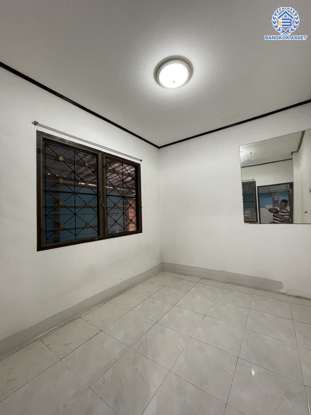 *****บ้านเดี่ยวมือสอง แบรนด์ Q.House โครงการ วรารมย์ เพชรเกษม69 หลังริม บนเนื้อที่ 119.60 ตร.ว. พื้นที่ใช้สอยกว้างถึง 180.00 ตร.ม. ฟังก์ชัน 4 ห้องนอน 2 ห้องน้ำ บนทำเลศักยภาพ เชื่อมต่อหลายเส้นทาง ใกล้โรงเรียนชั้นนำ กรพิทักษ์ศึกษา, สารสาสน์วิเทศบางบอน และ รถไฟฟ้าสายสีน้ำเงิน "สถานีหลักสอง"