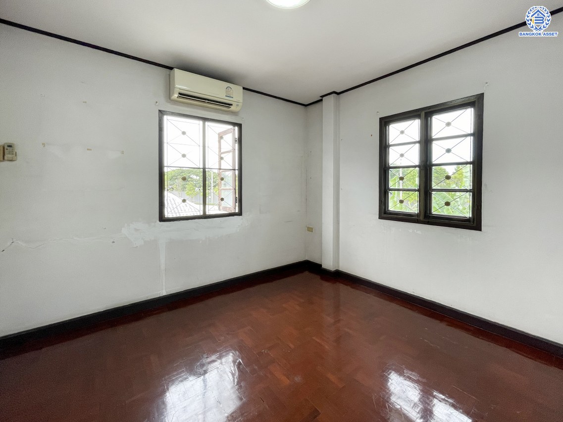 *****บ้านเดี่ยวมือสอง แบรนด์ Q.House โครงการ วรารมย์ เพชรเกษม69 หลังริม บนเนื้อที่ 119.60 ตร.ว. พื้นที่ใช้สอยกว้างถึง 180.00 ตร.ม. ฟังก์ชัน 4 ห้องนอน 2 ห้องน้ำ บนทำเลศักยภาพ เชื่อมต่อหลายเส้นทาง ใกล้โรงเรียนชั้นนำ กรพิทักษ์ศึกษา, สารสาสน์วิเทศบางบอน และ รถไฟฟ้าสายสีน้ำเงิน "สถานีหลักสอง"