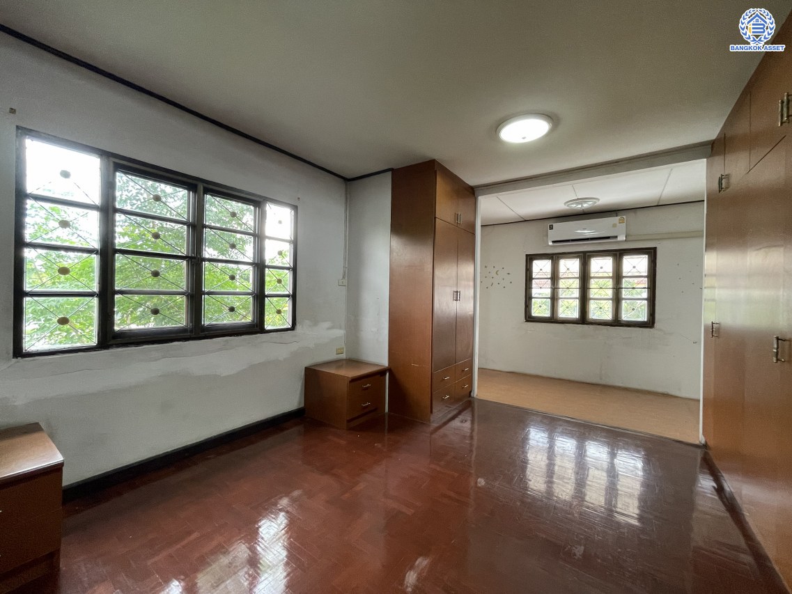 *****บ้านเดี่ยวมือสอง แบรนด์ Q.House โครงการ วรารมย์ เพชรเกษม69 หลังริม บนเนื้อที่ 119.60 ตร.ว. พื้นที่ใช้สอยกว้างถึง 180.00 ตร.ม. ฟังก์ชัน 4 ห้องนอน 2 ห้องน้ำ บนทำเลศักยภาพ เชื่อมต่อหลายเส้นทาง ใกล้โรงเรียนชั้นนำ กรพิทักษ์ศึกษา, สารสาสน์วิเทศบางบอน และ รถไฟฟ้าสายสีน้ำเงิน "สถานีหลักสอง"