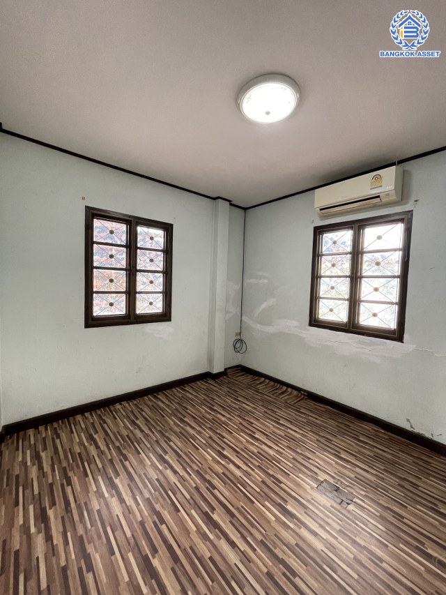 *****บ้านเดี่ยวมือสอง แบรนด์ Q.House โครงการ วรารมย์ เพชรเกษม69 หลังริม บนเนื้อที่ 119.60 ตร.ว. พื้นที่ใช้สอยกว้างถึง 180.00 ตร.ม. ฟังก์ชัน 4 ห้องนอน 2 ห้องน้ำ บนทำเลศักยภาพ เชื่อมต่อหลายเส้นทาง ใกล้โรงเรียนชั้นนำ กรพิทักษ์ศึกษา, สารสาสน์วิเทศบางบอน และ รถไฟฟ้าสายสีน้ำเงิน "สถานีหลักสอง"