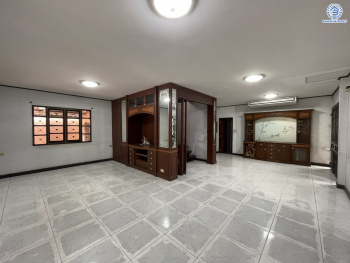 *****บ้านเดี่ยวมือสอง แบรนด์ Q.House โครงการ วรารมย์ เพชรเกษม69 หลังริม บนเนื้อที่ 119.60 ตร.ว. พื้นที่ใช้สอยกว้างถึง 180.00 ตร.ม. ฟังก์ชัน 4 ห้องนอน 2 ห้องน้ำ บนทำเลศักยภาพ เชื่อมต่อหลายเส้นทาง ใกล้โรงเรียนชั้นนำ กรพิทักษ์ศึกษา, สารสาสน์วิเทศบางบอน และ รถไฟฟ้าสายสีน้ำเงิน "สถานีหลักสอง"