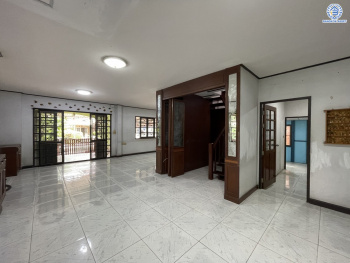 *****บ้านเดี่ยวมือสอง แบรนด์ Q.House โครงการ วรารมย์ เพชรเกษม69 หลังริม บนเนื้อที่ 119.60 ตร.ว. พื้นที่ใช้สอยกว้างถึง 180.00 ตร.ม. ฟังก์ชัน 4 ห้องนอน 2 ห้องน้ำ บนทำเลศักยภาพ เชื่อมต่อหลายเส้นทาง ใกล้โรงเรียนชั้นนำ กรพิทักษ์ศึกษา, สารสาสน์วิเทศบางบอน และ รถไฟฟ้าสายสีน้ำเงิน "สถานีหลักสอง"