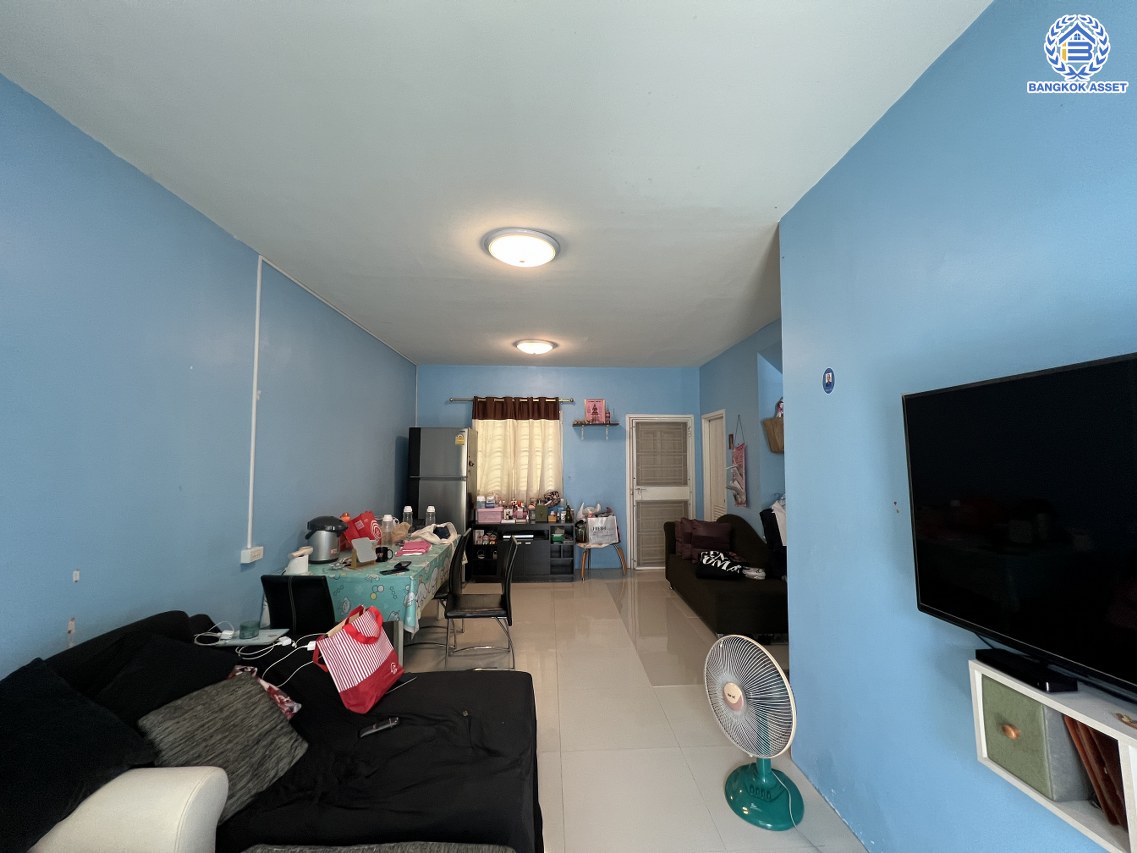 *****ทาวน์เฮ้าส์มือสอง โครงการ พฤกษาวิลล์22 พระราม5-2 เนื้อที่กว้าง 18.30 ตร.ว. พื้นที่ใช้สอย 95 ตร.ม. ฟังก์ชัน 3 ห้องนอน 2 ห้องน้ำ 1 ที่จอดรถ พร้อมเข้าอยู่ได้ทันที ตั้งบนทำเลดี เชื่อมต่อถนนบางกรวย-ไทรน้อย ถนนนครอินทร์ ถนนราชพฤกษ์ ใกล้รถไฟฟ้าสายสีม่วง "สถานีแยกติวานนท์" และจุดขึ้นทางด่วน "พระราม7"