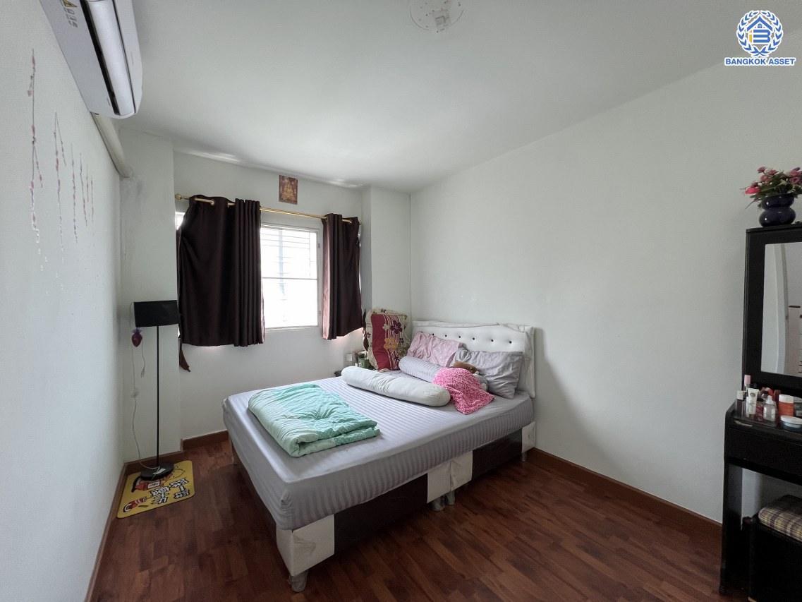 *****ทาวน์เฮ้าส์มือสอง โครงการ พฤกษาวิลล์22 พระราม5-2 เนื้อที่กว้าง 18.30 ตร.ว. พื้นที่ใช้สอย 95 ตร.ม. ฟังก์ชัน 3 ห้องนอน 2 ห้องน้ำ 1 ที่จอดรถ พร้อมเข้าอยู่ได้ทันที ตั้งบนทำเลดี เชื่อมต่อถนนบางกรวย-ไทรน้อย ถนนนครอินทร์ ถนนราชพฤกษ์ ใกล้รถไฟฟ้าสายสีม่วง "สถานีแยกติวานนท์" และจุดขึ้นทางด่วน "พระราม7"