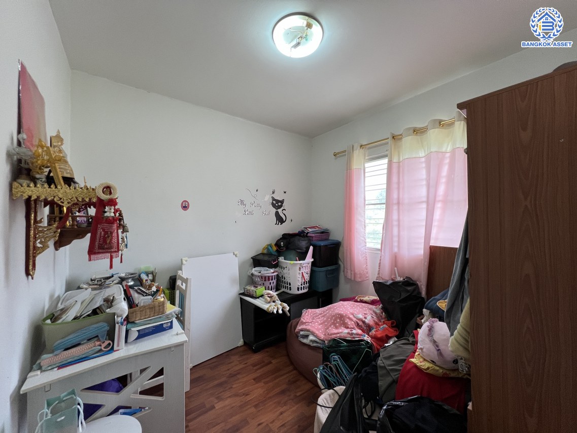 *****ทาวน์เฮ้าส์มือสอง โครงการ พฤกษาวิลล์22 พระราม5-2 เนื้อที่กว้าง 18.30 ตร.ว. พื้นที่ใช้สอย 95 ตร.ม. ฟังก์ชัน 3 ห้องนอน 2 ห้องน้ำ 1 ที่จอดรถ พร้อมเข้าอยู่ได้ทันที ตั้งบนทำเลดี เชื่อมต่อถนนบางกรวย-ไทรน้อย ถนนนครอินทร์ ถนนราชพฤกษ์ ใกล้รถไฟฟ้าสายสีม่วง "สถานีแยกติวานนท์" และจุดขึ้นทางด่วน "พระราม7"