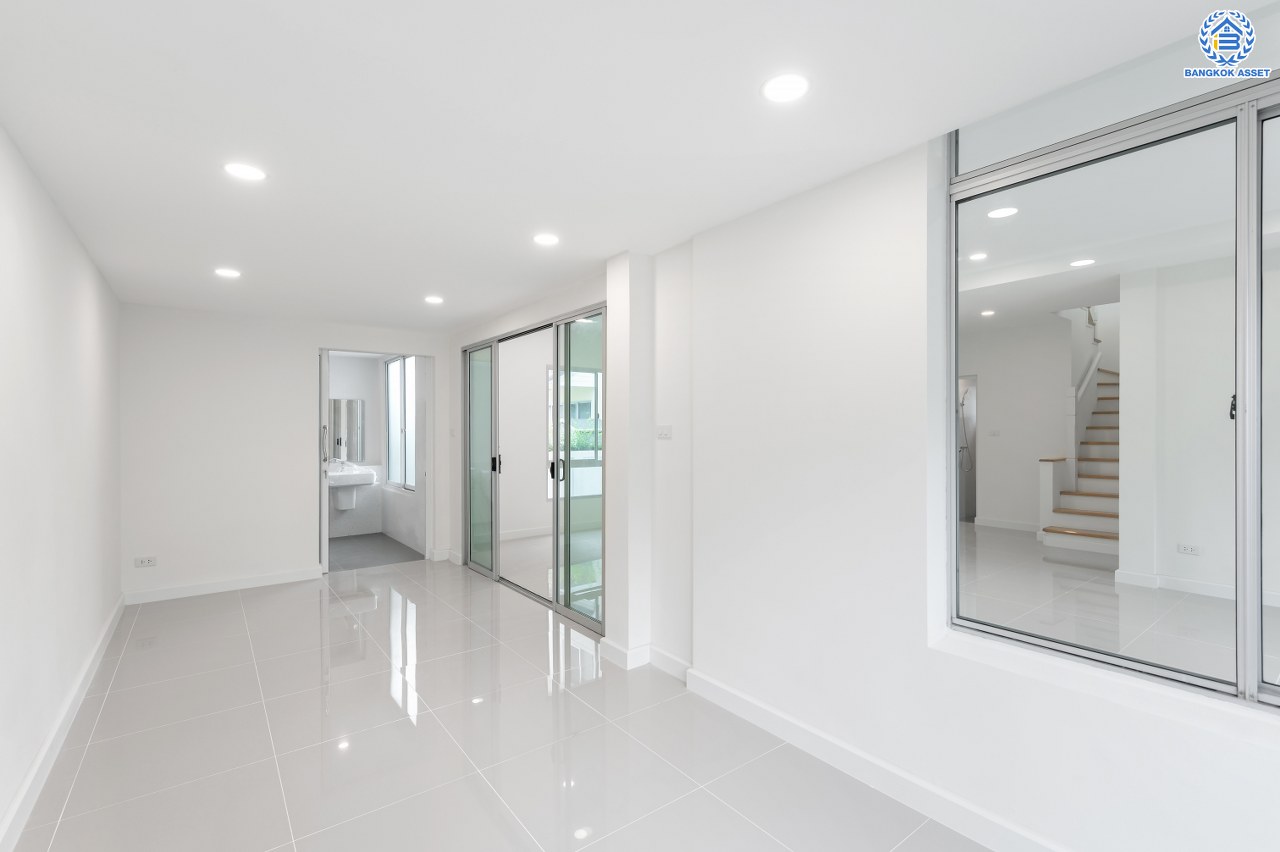 บ้านมือสองตกแต่งใหม่ โครงการ ชัยพฤกษ์ บางใหญ่ บ้านเดี่ยวแบรนด์คุณภาพ L&H สภาพแวดล้อมดี พร้อม Facilities ครบครัน บนเนื้อที่ 56.00 ตร.ว. พื้นที่ใช้สอย 229.34 ตร.ม. ฟังก์ชัน 4 ห้องนอน 4 ห้องน้ำ จอดรถได้ 2 คัน บนทำเลเดินทางสะดวก ใกล้รถไฟฟ้าสายสีม่วง "สถานีคลองบางไผ่" และเพียง 5 นาทีถึงเซ็นทรัล เวสต์เกต