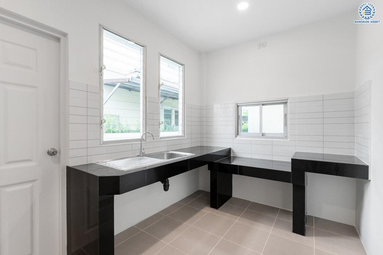 บ้านมือสองตกแต่งใหม่ โครงการ ชัยพฤกษ์ บางใหญ่ บ้านเดี่ยวแบรนด์คุณภาพ L&H สภาพแวดล้อมดี พร้อม Facilities ครบครัน บนเนื้อที่ 56.00 ตร.ว. พื้นที่ใช้สอย 229.34 ตร.ม. ฟังก์ชัน 4 ห้องนอน 4 ห้องน้ำ จอดรถได้ 2 คัน บนทำเลเดินทางสะดวก ใกล้รถไฟฟ้าสายสีม่วง "สถานีคลองบางไผ่" และเพียง 5 นาทีถึงเซ็นทรัล เวสต์เกต