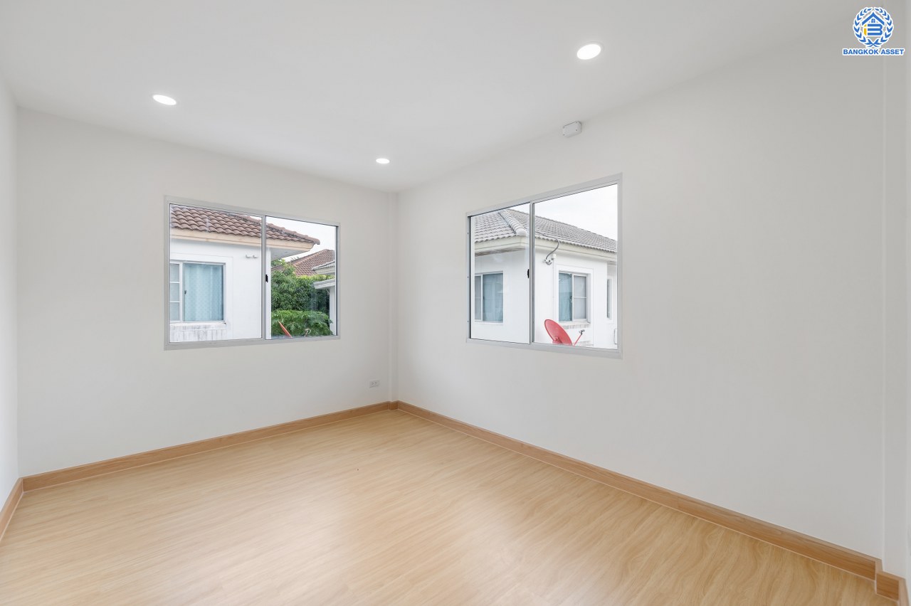 บ้านมือสองตกแต่งใหม่ โครงการ ชัยพฤกษ์ บางใหญ่ บ้านเดี่ยวแบรนด์คุณภาพ L&H สภาพแวดล้อมดี พร้อม Facilities ครบครัน บนเนื้อที่ 56.00 ตร.ว. พื้นที่ใช้สอย 229.34 ตร.ม. ฟังก์ชัน 4 ห้องนอน 4 ห้องน้ำ จอดรถได้ 2 คัน บนทำเลเดินทางสะดวก ใกล้รถไฟฟ้าสายสีม่วง "สถานีคลองบางไผ่" และเพียง 5 นาทีถึงเซ็นทรัล เวสต์เกต