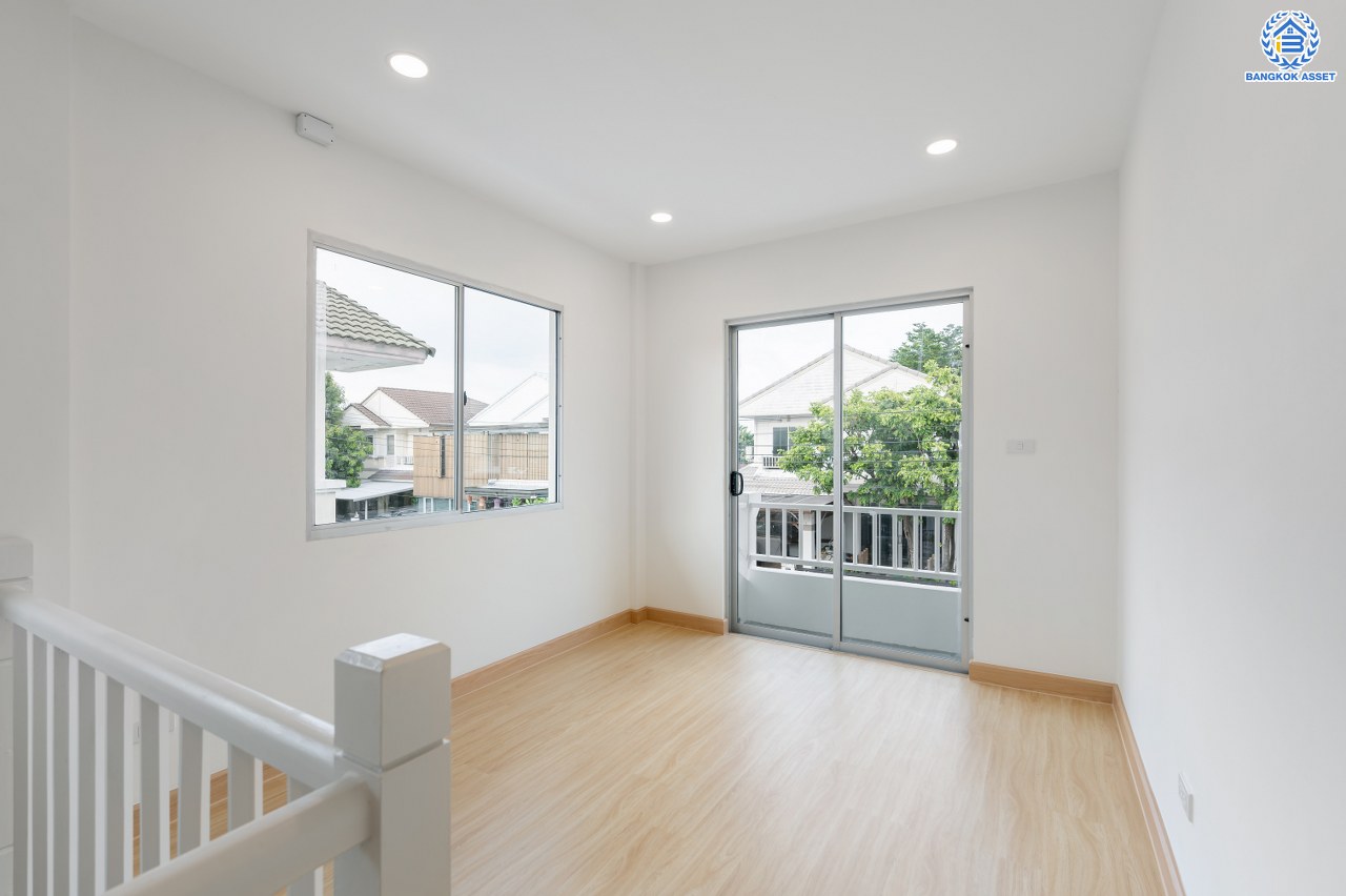 บ้านมือสองตกแต่งใหม่ โครงการ ชัยพฤกษ์ บางใหญ่ บ้านเดี่ยวแบรนด์คุณภาพ L&H สภาพแวดล้อมดี พร้อม Facilities ครบครัน บนเนื้อที่ 56.00 ตร.ว. พื้นที่ใช้สอย 229.34 ตร.ม. ฟังก์ชัน 4 ห้องนอน 4 ห้องน้ำ จอดรถได้ 2 คัน บนทำเลเดินทางสะดวก ใกล้รถไฟฟ้าสายสีม่วง "สถานีคลองบางไผ่" และเพียง 5 นาทีถึงเซ็นทรัล เวสต์เกต