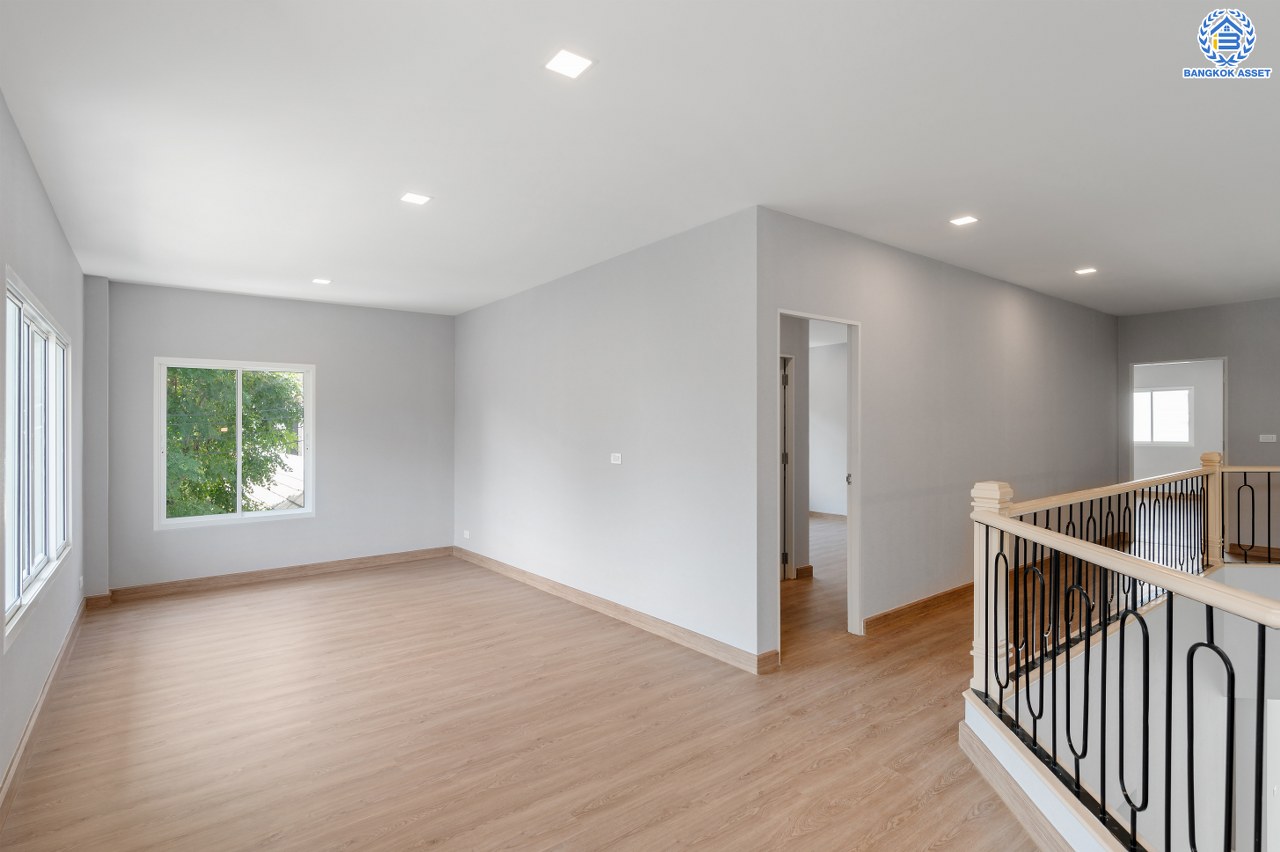 บ้านมือสองตกแต่งใหม่ โครงการ ปัญจทรัพย์พาร์ค ปิ่นเกล้า หลังมุม เนื้อที่ 103 ตร.ว. พื้นที่ใช้สอย 482.49 ตร.ม. ฟังก์ชัน 4 ห้องนอน 4 ห้องน้ำ 1 เรือนรับรอง 1 ห้องอเนกประสงค์ 1 ห้องแม่บ้าน จอดรถได้ 2 คัน บนทำเลติดถนนบรมราชชนี เชื่อมต่อหลายเส้นทางทั้ง ถนนพุทธมณฑลสาย3, ถนนบรมราชชนนี, ถนนทวีวัฒนา ใกล้ทางคู่ขนานลอยฟ้าบรมราชชนนี...