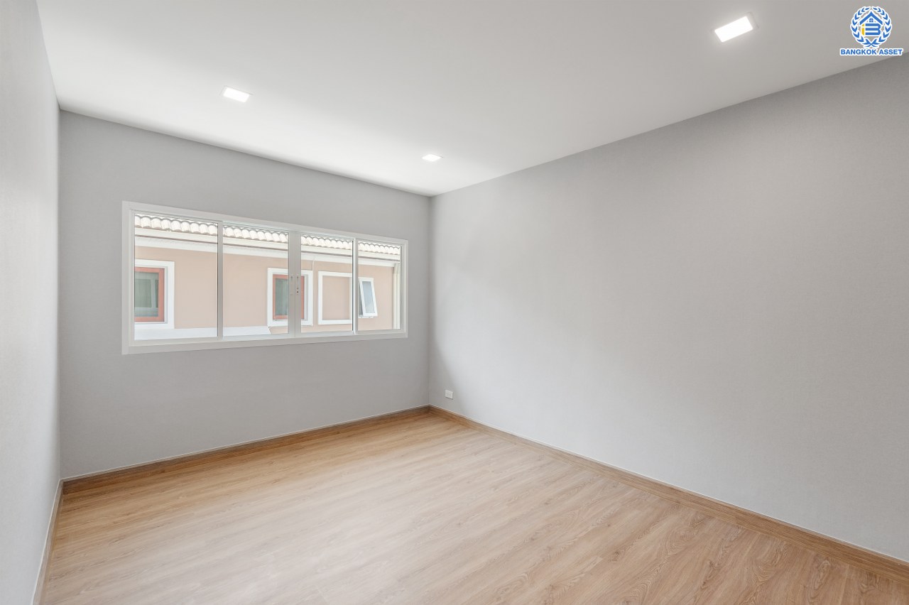 บ้านมือสองตกแต่งใหม่ โครงการ ปัญจทรัพย์พาร์ค ปิ่นเกล้า หลังมุม เนื้อที่ 103 ตร.ว. พื้นที่ใช้สอย 482.49 ตร.ม. ฟังก์ชัน 4 ห้องนอน 4 ห้องน้ำ 1 เรือนรับรอง 1 ห้องอเนกประสงค์ 1 ห้องแม่บ้าน จอดรถได้ 2 คัน บนทำเลติดถนนบรมราชชนี เชื่อมต่อหลายเส้นทางทั้ง ถนนพุทธมณฑลสาย3, ถนนบรมราชชนนี, ถนนทวีวัฒนา ใกล้ทางคู่ขนานลอยฟ้าบรมราชชนนี...