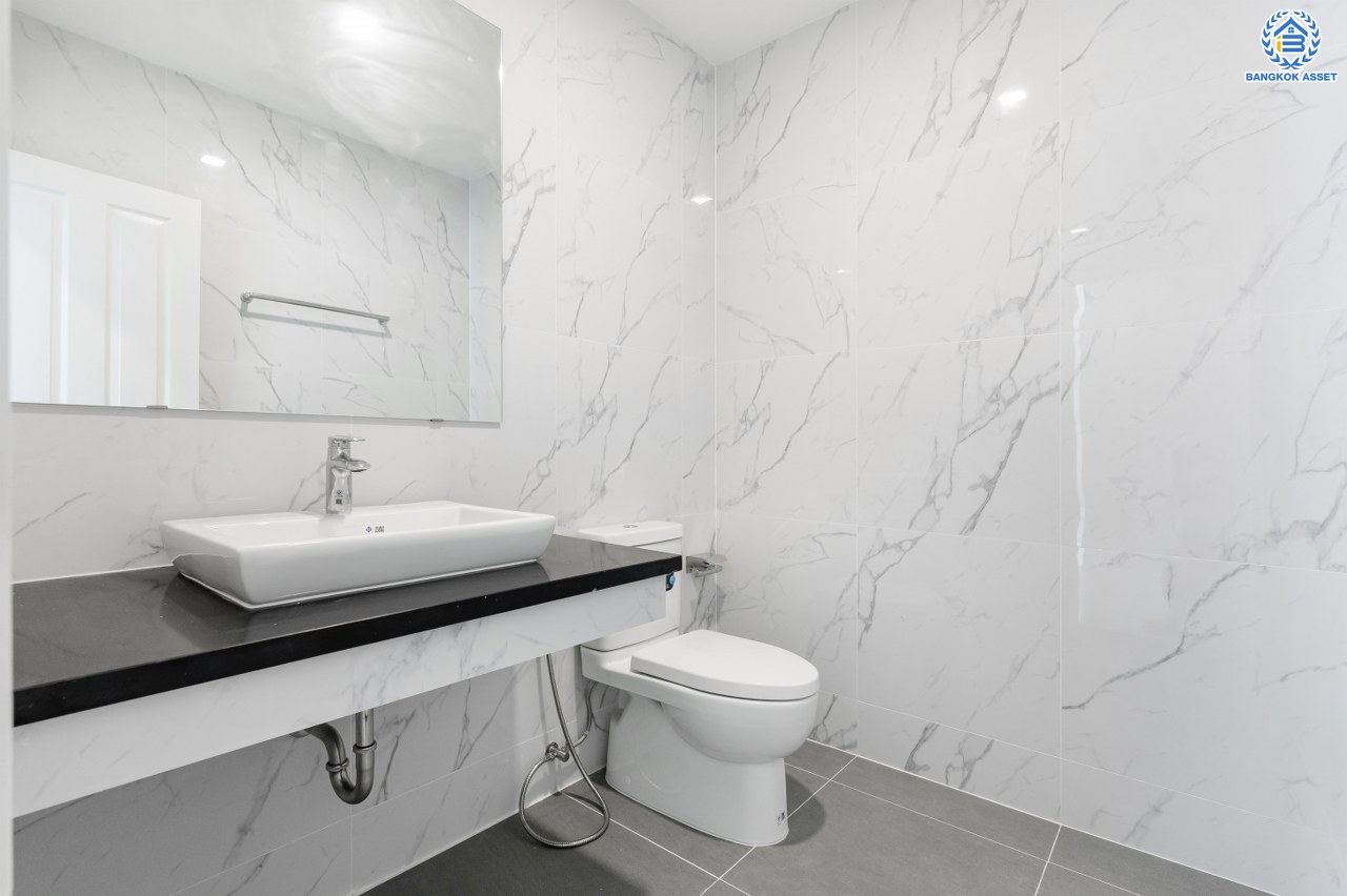 บ้านมือสองตกแต่งใหม่ โครงการ ปัญจทรัพย์พาร์ค ปิ่นเกล้า หลังมุม เนื้อที่ 103 ตร.ว. พื้นที่ใช้สอย 482.49 ตร.ม. ฟังก์ชัน 4 ห้องนอน 4 ห้องน้ำ 1 เรือนรับรอง 1 ห้องอเนกประสงค์ 1 ห้องแม่บ้าน จอดรถได้ 2 คัน บนทำเลติดถนนบรมราชชนี เชื่อมต่อหลายเส้นทางทั้ง ถนนพุทธมณฑลสาย3, ถนนบรมราชชนนี, ถนนทวีวัฒนา ใกล้ทางคู่ขนานลอยฟ้าบรมราชชนนี...