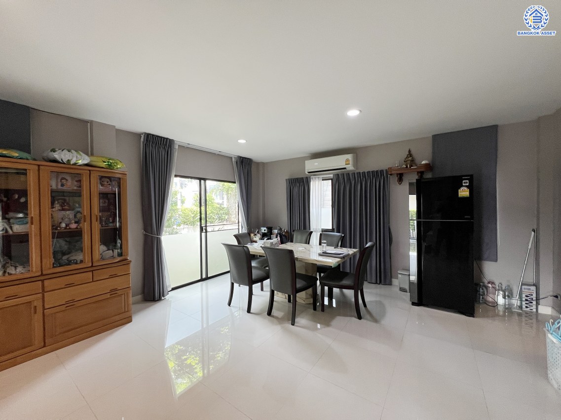 *****บ้านเดี่ยวมือสองนนทบุรี โครงการ เซนโทร เวสต์เกต หลังมุม เนื้อที่กว้าง 50.10 ตร.ว. พื้นที่ใช้สอย 175 ตร.ม. ฟังก์ชัน 3 ห้องนอน 3 ห้องน้ำ 2 ที่จอดรถ บนทำเลเดินทางสะดวก เชื่อมต่อถนนไทรน้อย ถนนรัตนาธิเบศร์ ใกล้รถไฟฟ้าสายสีม่วง "สถานีคลองบางไผ่" และจุดขึ้นทางด่วน "ศรีรัช" จองเลย!