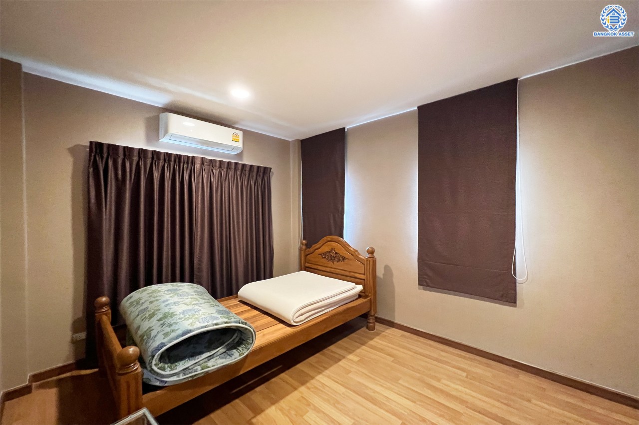 *****บ้านเดี่ยวมือสองนนทบุรี โครงการ เซนโทร เวสต์เกต หลังมุม เนื้อที่กว้าง 50.10 ตร.ว. พื้นที่ใช้สอย 175 ตร.ม. ฟังก์ชัน 3 ห้องนอน 3 ห้องน้ำ 2 ที่จอดรถ บนทำเลเดินทางสะดวก เชื่อมต่อถนนไทรน้อย ถนนรัตนาธิเบศร์ ใกล้รถไฟฟ้าสายสีม่วง "สถานีคลองบางไผ่" และจุดขึ้นทางด่วน "ศรีรัช" จองเลย!