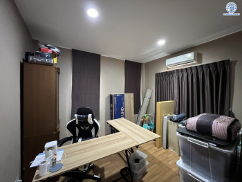 *****บ้านเดี่ยวมือสองนนทบุรี โครงการ เซนโทร เวสต์เกต หลังมุม เนื้อที่กว้าง 50.10 ตร.ว. พื้นที่ใช้สอย 175 ตร.ม. ฟังก์ชัน 3 ห้องนอน 3 ห้องน้ำ 2 ที่จอดรถ บนทำเลเดินทางสะดวก เชื่อมต่อถนนไทรน้อย ถนนรัตนาธิเบศร์ ใกล้รถไฟฟ้าสายสีม่วง "สถานีคลองบางไผ่" และจุดขึ้นทางด่วน "ศรีรัช" จองเลย!