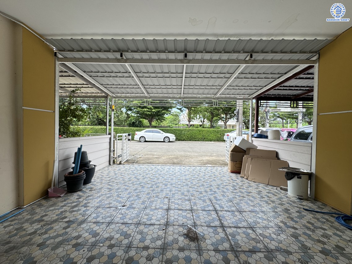 *****ทาวน์เฮ้าส์มือสองนนทบุรี โครงการ โกลเด้นทาวน์ รัตนาธิเบศร์-สถานีรถไฟฟ้าบางพลู เนื้อที่ 21.20 ตร.ว. พื้นที่ใช้สอย 114 ตร.ม. ฟังก์ชัน 4 ห้องนอน 3 ห้องน้ำ 2 ที่จอดรถ บนทำเลเดินทางสะดวก เชื่อมต่อถนนรัตนาธิเบศร์ ใกล้รถไฟฟ้าสายสีม่วง "สถานีบางพลู" และจุดขึ้นทางด่วน "ศรีรัช"