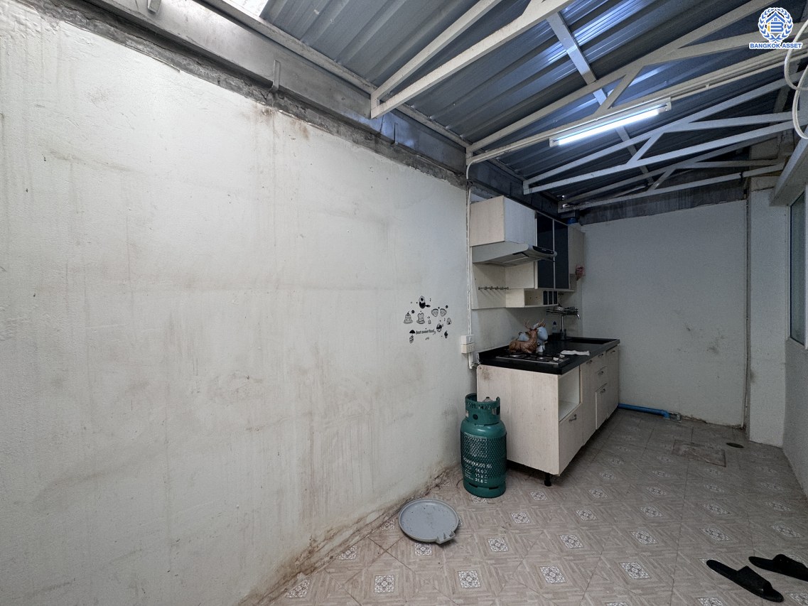 *****ทาวน์เฮ้าส์มือสองนนทบุรี โครงการ โกลเด้นทาวน์ รัตนาธิเบศร์-สถานีรถไฟฟ้าบางพลู เนื้อที่ 21.20 ตร.ว. พื้นที่ใช้สอย 114 ตร.ม. ฟังก์ชัน 4 ห้องนอน 3 ห้องน้ำ 2 ที่จอดรถ บนทำเลเดินทางสะดวก เชื่อมต่อถนนรัตนาธิเบศร์ ใกล้รถไฟฟ้าสายสีม่วง "สถานีบางพลู" และจุดขึ้นทางด่วน "ศรีรัช"