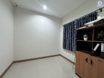 *****ทาวน์เฮ้าส์มือสองนนทบุรี โครงการ โกลเด้นทาวน์ รัตนาธิเบศร์-สถานีรถไฟฟ้าบางพลู เนื้อที่ 21.20 ตร.ว. พื้นที่ใช้สอย 114 ตร.ม. ฟังก์ชัน 4 ห้องนอน 3 ห้องน้ำ 2 ที่จอดรถ บนทำเลเดินทางสะดวก เชื่อมต่อถนนรัตนาธิเบศร์ ใกล้รถไฟฟ้าสายสีม่วง "สถานีบางพลู" และจุดขึ้นทางด่วน "ศรีรัช"