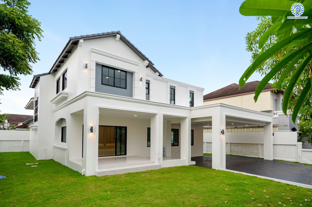 บ้านมือสองตกแต่งใหม่ แบรนด์ L&H โครงการ ลดาวัลย์ ปิ่นเกล้า เนื้อที่ 131.00 ตร.ว. บนพื้นที่ใช้สอยถึง 371.14 ตร.ม. ฟังก์ชันจัดเต็ม 4 ห้องนอน 5 ห้องน้ำ 1 ห้องแม่บ้าน จอดรถได้ถึง 5 คัน ทำเลติดถนนบรมราชชนนี เชื่อมต่อหลายเส้นทาง ใกล้มหาวิทยาลัยมหิดล และเซ็นทรัลศาลายา