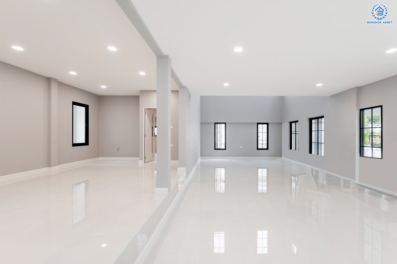 บ้านมือสองตกแต่งใหม่ แบรนด์ L&H โครงการ ลดาวัลย์ ปิ่นเกล้า เนื้อที่ 131.00 ตร.ว. บนพื้นที่ใช้สอยถึง 371.14 ตร.ม. ฟังก์ชันจัดเต็ม 4 ห้องนอน 5 ห้องน้ำ 1 ห้องแม่บ้าน จอดรถได้ถึง 5 คัน ทำเลติดถนนบรมราชชนนี เชื่อมต่อหลายเส้นทาง ใกล้มหาวิทยาลัยมหิดล และเซ็นทรัลศาลายา