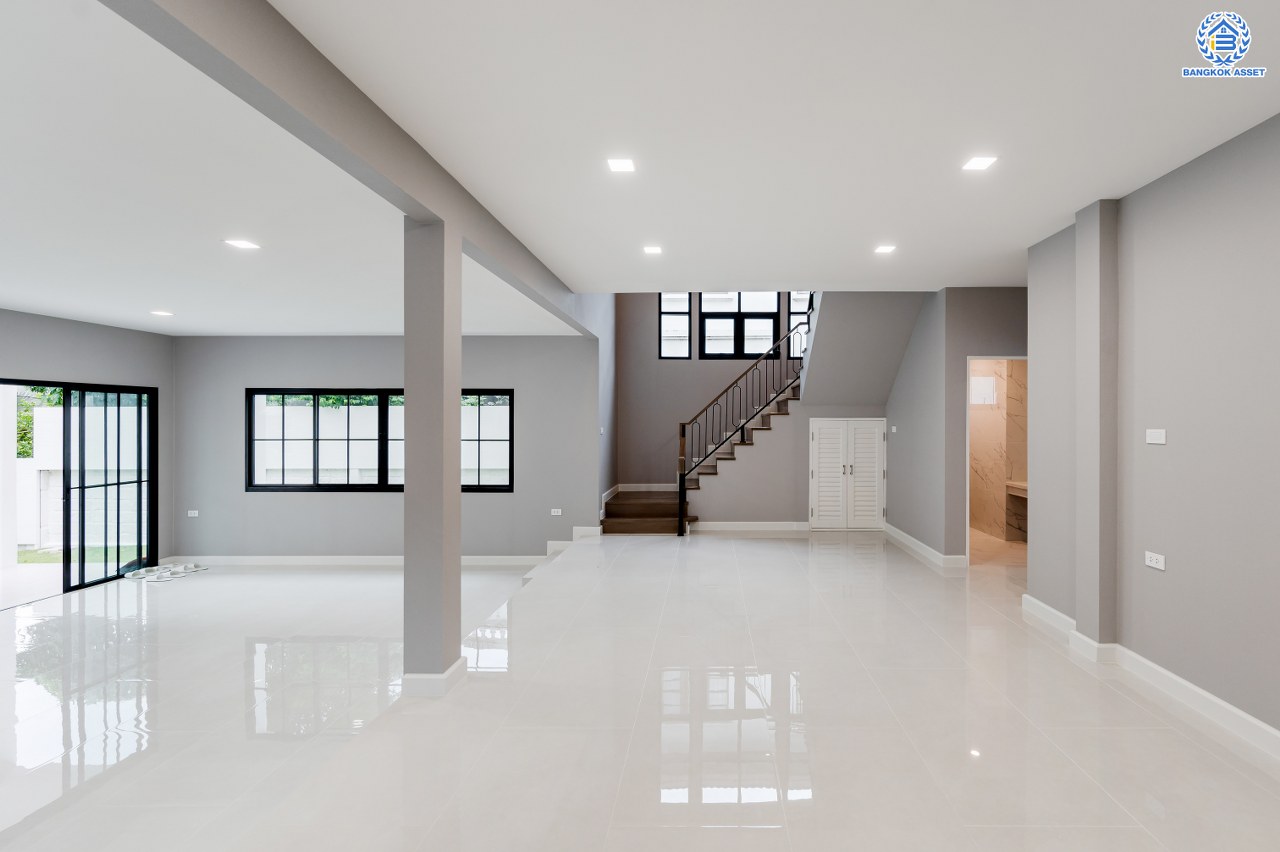 บ้านมือสองตกแต่งใหม่ แบรนด์ L&H โครงการ ลดาวัลย์ ปิ่นเกล้า เนื้อที่ 131.00 ตร.ว. บนพื้นที่ใช้สอยถึง 371.14 ตร.ม. ฟังก์ชันจัดเต็ม 4 ห้องนอน 5 ห้องน้ำ 1 ห้องแม่บ้าน จอดรถได้ถึง 5 คัน ทำเลติดถนนบรมราชชนนี เชื่อมต่อหลายเส้นทาง ใกล้มหาวิทยาลัยมหิดล และเซ็นทรัลศาลายา