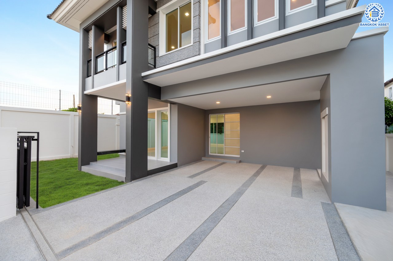 บ้านมือสองตกแต่งใหม่ โครงการ บางกอกบูเลอวาร์ด ราชพฤกษ์-พระราม5 เนื้อที่ 76.00 ตร.ว. พื้นที่ใช้สอย 255.35 ตร.ม. บนสังคมคุณภาพ SC Asset* ฟังก์ชันพร้อม 3 ห้องนอน 3 ห้องน้ำ จอดรถได้ 2 คัน บนทำเลติดถนนราชพฤกษ์ ใกล้วงเวียนพระรามห้า, ทางด่วนศรีรัช และเพียง 10 ถึงรถไฟฟ้า "สถานีบางรักใหญ่"