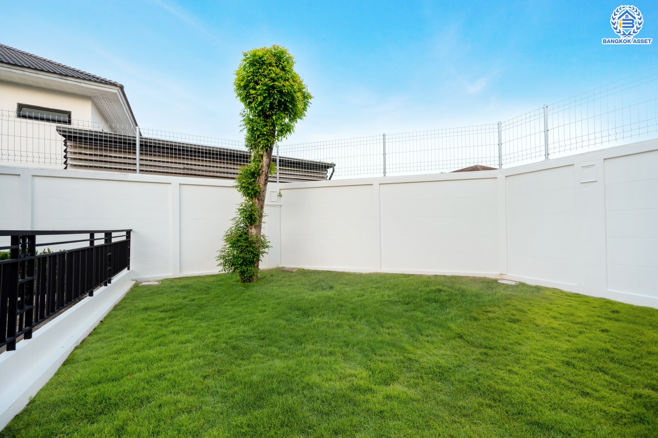 บ้านมือสองตกแต่งใหม่ โครงการ บางกอกบูเลอวาร์ด ราชพฤกษ์-พระราม5 เนื้อที่ 76.00 ตร.ว. พื้นที่ใช้สอย 255.35 ตร.ม. บนสังคมคุณภาพ SC Asset* ฟังก์ชันพร้อม 3 ห้องนอน 3 ห้องน้ำ จอดรถได้ 2 คัน บนทำเลติดถนนราชพฤกษ์ ใกล้วงเวียนพระรามห้า, ทางด่วนศรีรัช และเพียง 10 ถึงรถไฟฟ้า "สถานีบางรักใหญ่"