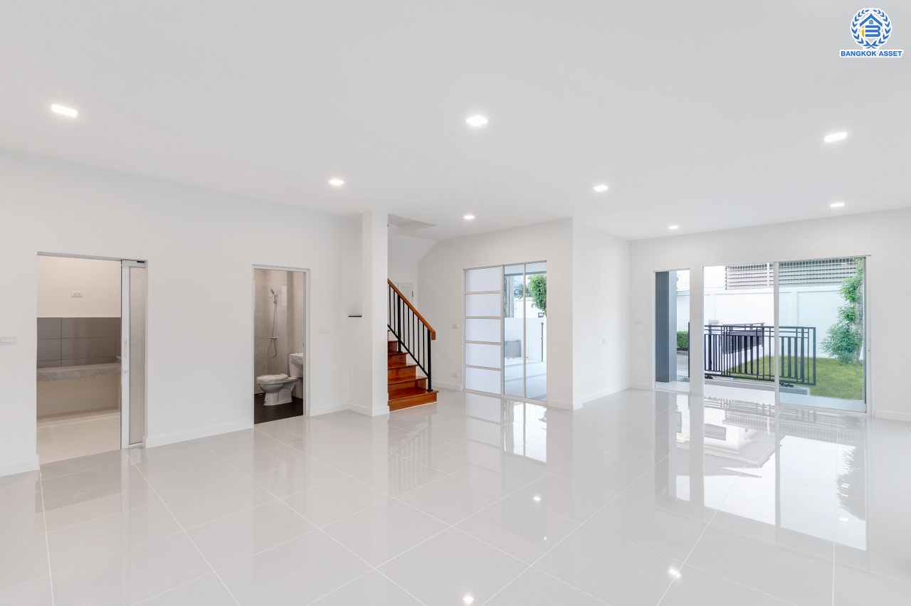 บ้านมือสองตกแต่งใหม่ โครงการ บางกอกบูเลอวาร์ด ราชพฤกษ์-พระราม5 เนื้อที่ 76.00 ตร.ว. พื้นที่ใช้สอย 255.35 ตร.ม. บนสังคมคุณภาพ SC Asset* ฟังก์ชันพร้อม 3 ห้องนอน 3 ห้องน้ำ จอดรถได้ 2 คัน บนทำเลติดถนนราชพฤกษ์ ใกล้วงเวียนพระรามห้า, ทางด่วนศรีรัช และเพียง 10 ถึงรถไฟฟ้า "สถานีบางรักใหญ่"