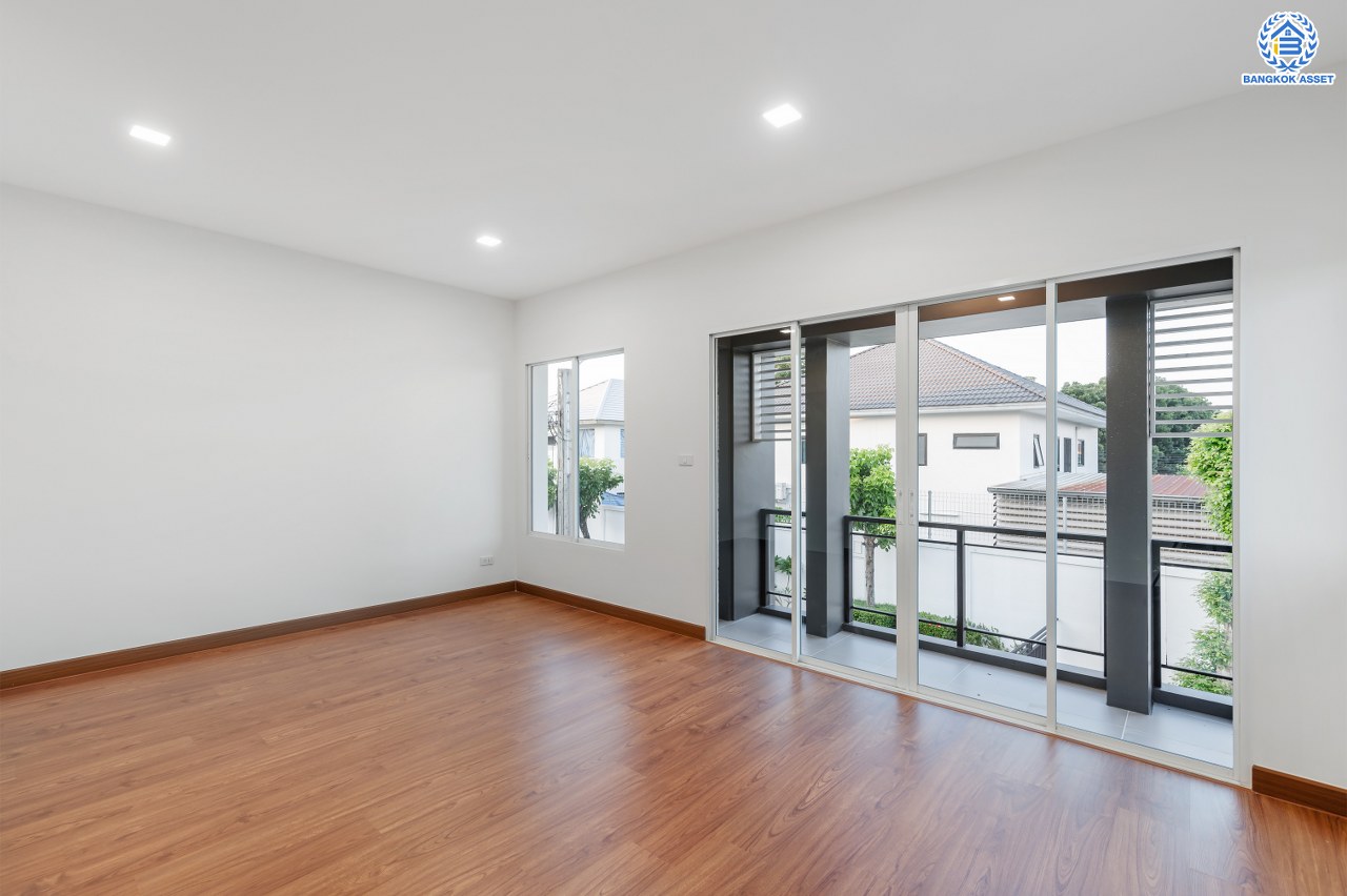 บ้านมือสองตกแต่งใหม่ โครงการ บางกอกบูเลอวาร์ด ราชพฤกษ์-พระราม5 เนื้อที่ 76.00 ตร.ว. พื้นที่ใช้สอย 255.35 ตร.ม. บนสังคมคุณภาพ SC Asset* ฟังก์ชันพร้อม 3 ห้องนอน 3 ห้องน้ำ จอดรถได้ 2 คัน บนทำเลติดถนนราชพฤกษ์ ใกล้วงเวียนพระรามห้า, ทางด่วนศรีรัช และเพียง 10 ถึงรถไฟฟ้า "สถานีบางรักใหญ่"