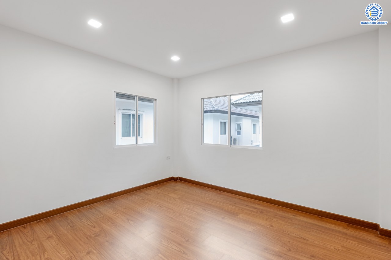 บ้านมือสองตกแต่งใหม่ โครงการ บางกอกบูเลอวาร์ด ราชพฤกษ์-พระราม5 เนื้อที่ 76.00 ตร.ว. พื้นที่ใช้สอย 255.35 ตร.ม. บนสังคมคุณภาพ SC Asset* ฟังก์ชันพร้อม 3 ห้องนอน 3 ห้องน้ำ จอดรถได้ 2 คัน บนทำเลติดถนนราชพฤกษ์ ใกล้วงเวียนพระรามห้า, ทางด่วนศรีรัช และเพียง 10 ถึงรถไฟฟ้า "สถานีบางรักใหญ่"