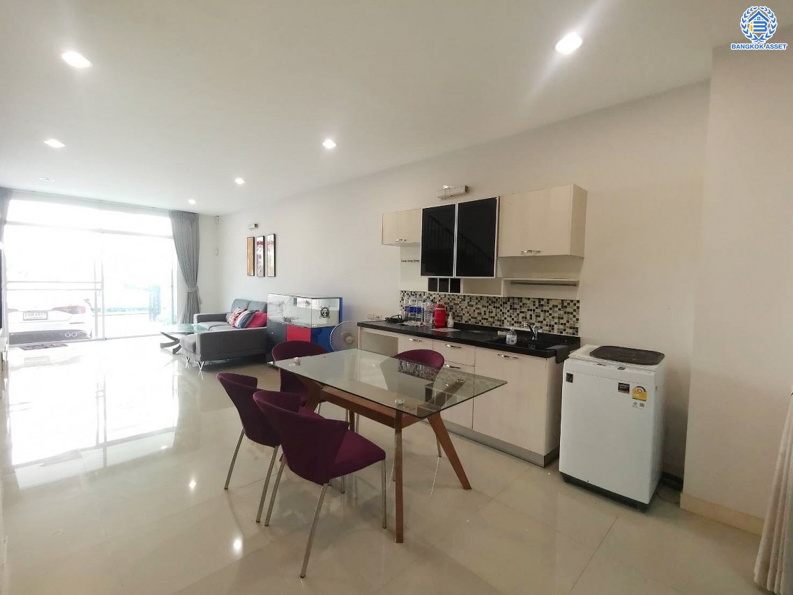 *****ทาวน์เฮ้าส์มือสอง โครงการ วิสดอม กรีนทาวน์ เนื้อที่ 23.80 ตร.ว. พื้นที่ใช้สอย 228.45 ตร.ม. ฟังก์ชัน 3 ห้องนอน 4 ห้องน้ำ 2 ที่จอดรถ แถมฟรี! เครื่องทำน้ำอุ่น, เฟอร์นิเจอร์บิ๊วอิน บนทำเลเดินทางสะดวก เชื่อมต่อถนนราชพฤกษ์, ถนนเพชรเกษม และใกล้รถไฟฟ้าสายสีน้ำเงิน "สถานีภาษีเจริญ"