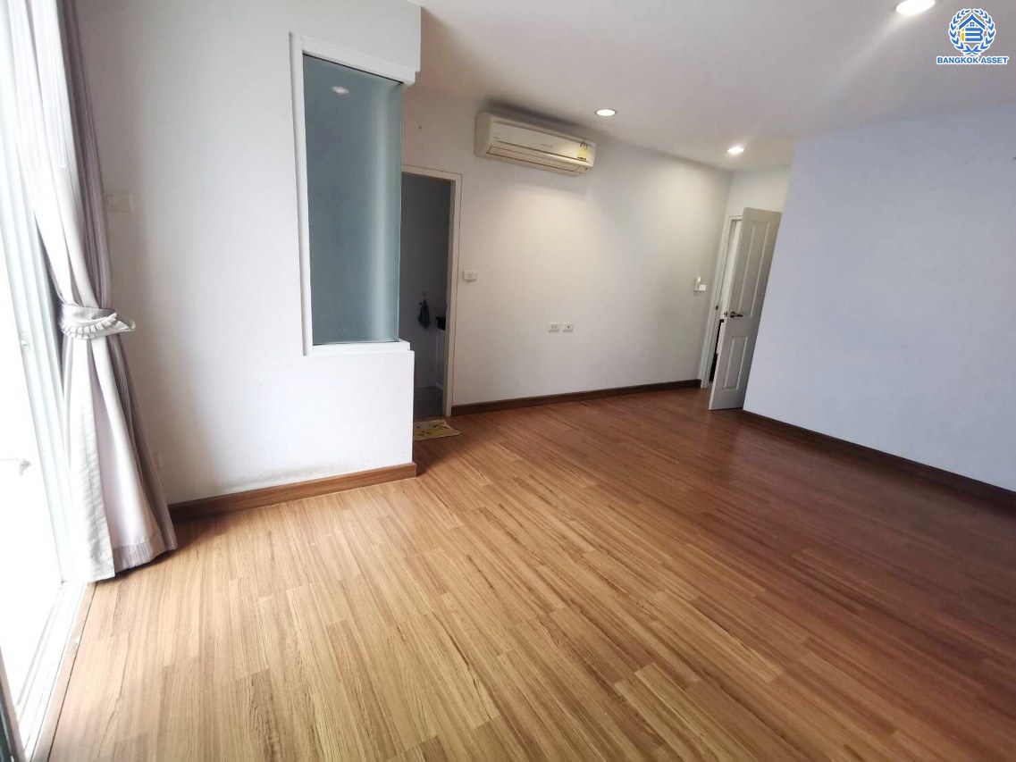 *****ทาวน์เฮ้าส์มือสอง โครงการ วิสดอม กรีนทาวน์ เนื้อที่ 23.80 ตร.ว. พื้นที่ใช้สอย 228.45 ตร.ม. ฟังก์ชัน 3 ห้องนอน 4 ห้องน้ำ 2 ที่จอดรถ แถมฟรี! เครื่องทำน้ำอุ่น, เฟอร์นิเจอร์บิ๊วอิน บนทำเลเดินทางสะดวก เชื่อมต่อถนนราชพฤกษ์, ถนนเพชรเกษม และใกล้รถไฟฟ้าสายสีน้ำเงิน "สถานีภาษีเจริญ"