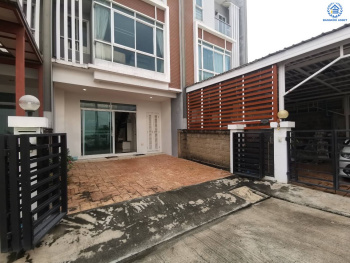 *****ทาวน์เฮ้าส์มือสอง โครงการ วิสดอม กรีนทาวน์ เนื้อที่ 23.80 ตร.ว. พื้นที่ใช้สอย 228.45 ตร.ม. ฟังก์ชัน 3 ห้องนอน 4 ห้องน้ำ 2 ที่จอดรถ แถมฟรี! เครื่องทำน้ำอุ่น, เฟอร์นิเจอร์บิ๊วอิน บนทำเลเดินทางสะดวก เชื่อมต่อถนนราชพฤกษ์, ถนนเพชรเกษม และใกล้รถไฟฟ้าสายสีน้ำเงิน "สถานีภาษีเจริญ"